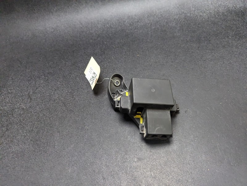 Cooling Fan Relay Control Module Cover 2018 BMW X1 61136801512 2016 2017