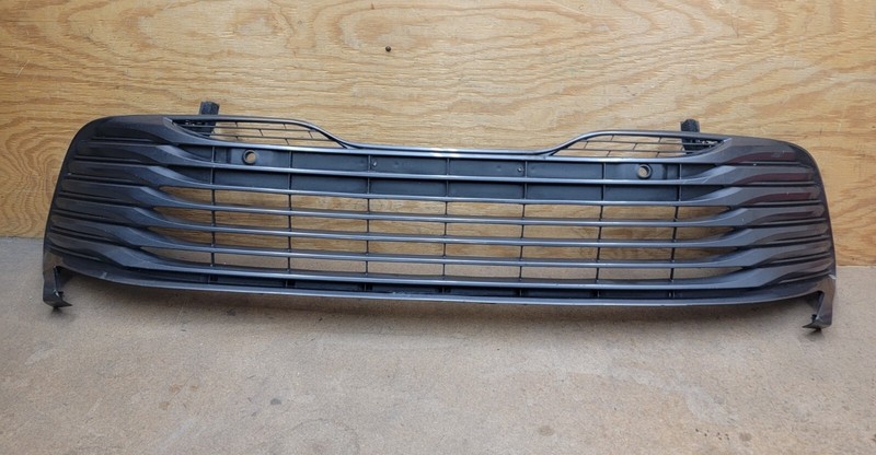 2018 - 2020 TOYOTA CAMRY LE XLE HYBRID FRONT BUMPER LOWER GRILLE W/ Sensors OEM