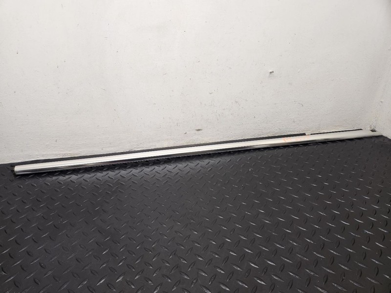 07-13 Mercedes-Benz S-Class Front Right Door Belt Molding OEM 2216903480