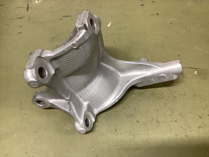 13-17 Accord 2.4LL4 Rear engine mounting bracket Used OEM