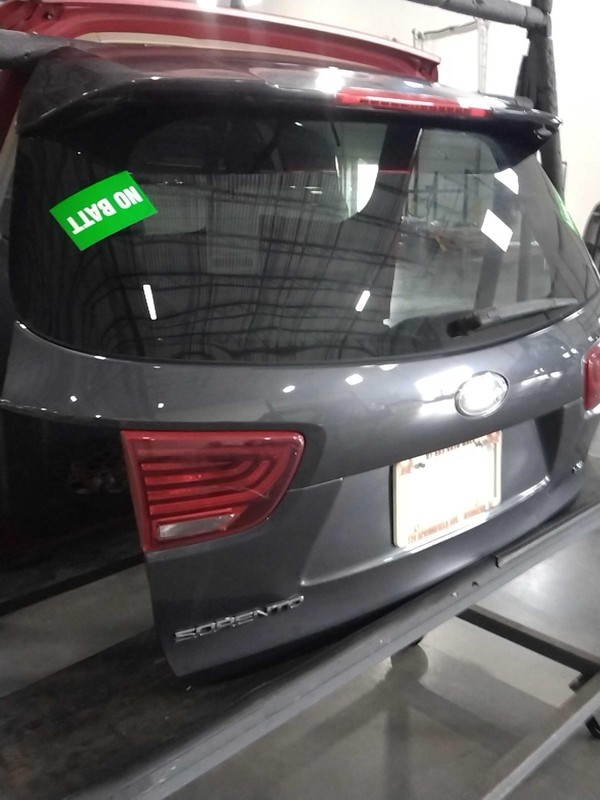 Used Deck Lid fits: 2019 Kia Sorento rear view camera power lift incandescent ta