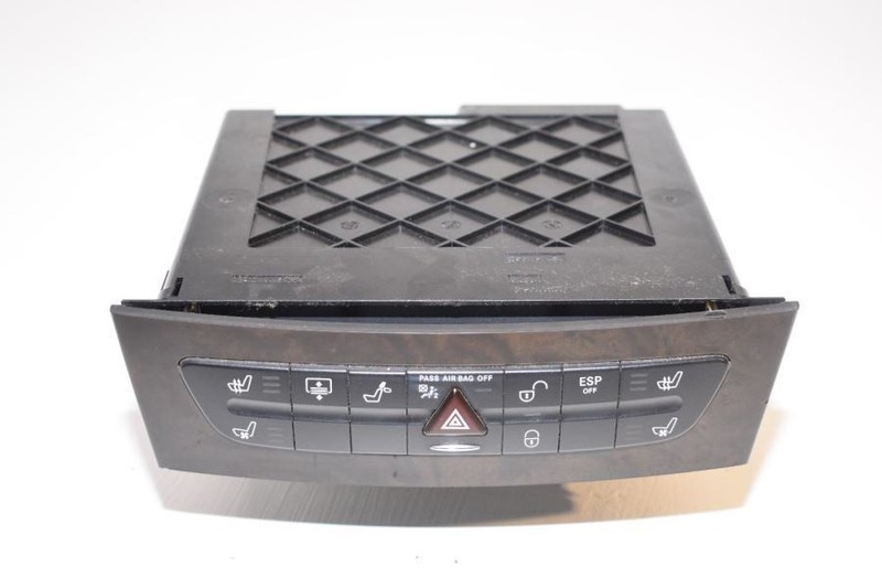 2007-2011 MERCEDES BENZ CLS550 W219 HEADREST WINDOW SHADE AND SEAT TEMP CONTROLS