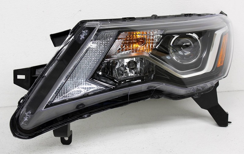 OEM Left Driver Side LED Headlamp For Nissan Pathfinder Tab Crack