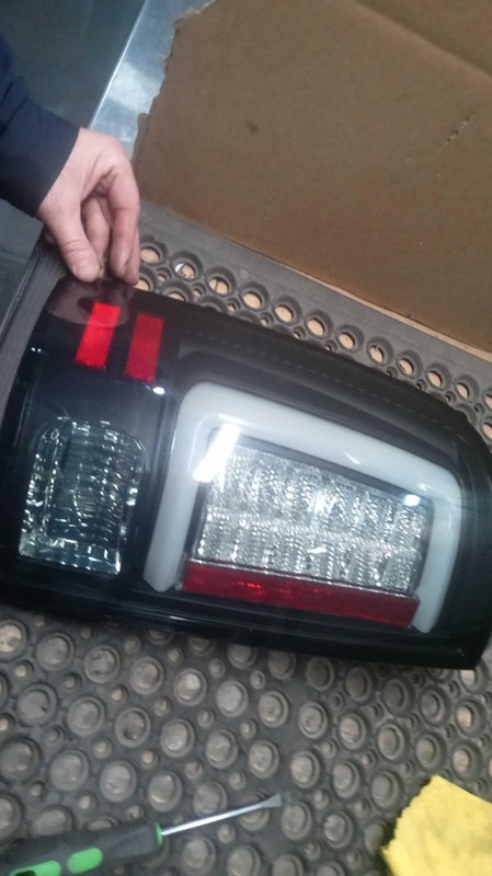 2015 RAM DODGE 1500 LEFT TAIL LIGHT ASSEMBLY BLACK OEM 301892 176K MILES