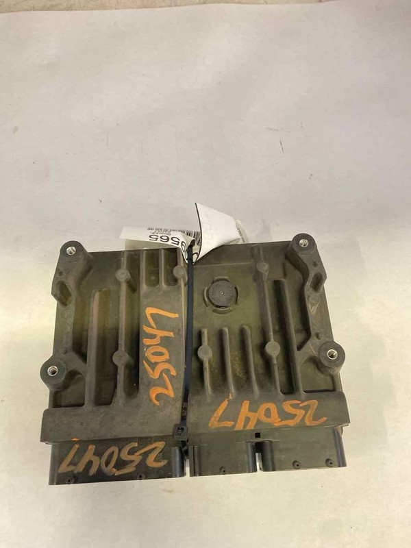 89661-0XB10 TOYOTA CAMRY 23 24