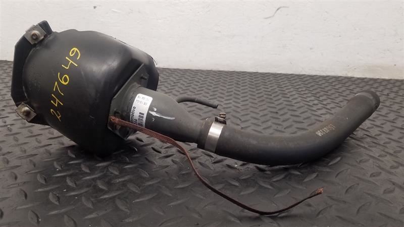 04-05 GMC Yukon Denali XL Fuel Filler Neck OEM 15289915