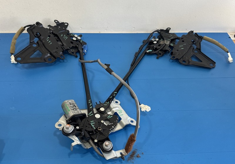 2010 - 13 LEXUS IS350C IS250C HARD TOP FRONT ROOF LOCK LATCH ACTUATOR OEM