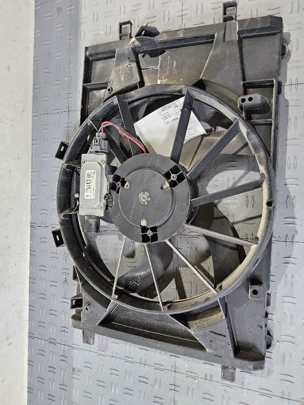 2010-2012 Ford Fusion Radiator Fan Motor Fan Assembly 2.5L 3.0L