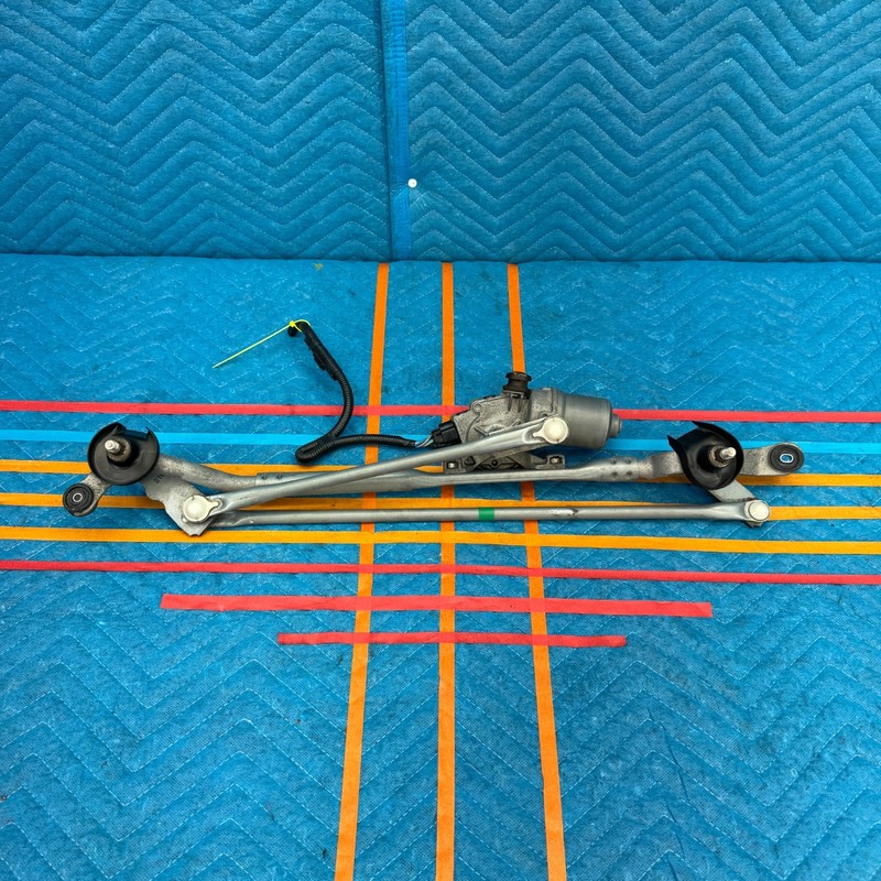 2013–2018 Toyota Avalon Wiper Linkage With Motor OEM 8511006150
