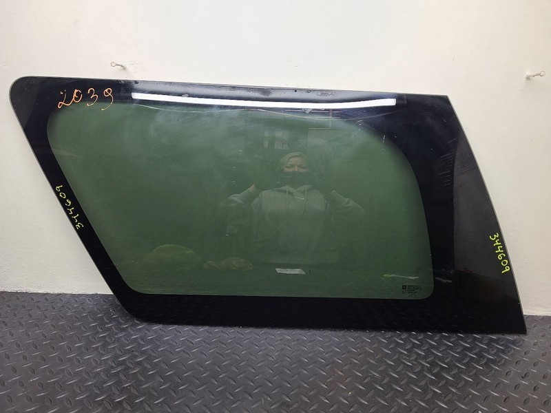 07-14 Chevrolet Tahoe Left Driver Quarter Glass W/ Privacy OEM 25810433