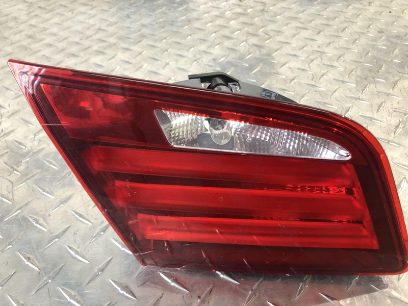 11-13 BMW 528I 535I 550I M5 F10 LEFT DRIVER SIDE INNER TRUNK TAIL LIGHT 7203225