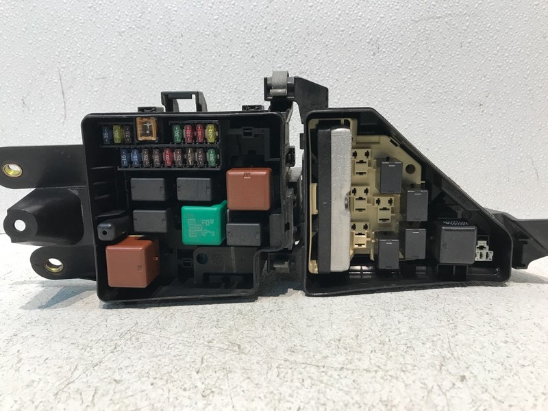 01-03 LEXUS UCF30L LS430 FRONT LEFT UNDERHOOD RELAY FUSE BOX OEM