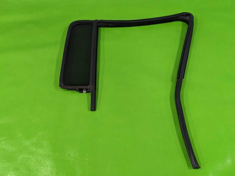 08-12 LIBERTY PASSENGER RIGHT REAR VENT GLASS OEM 4507-31
