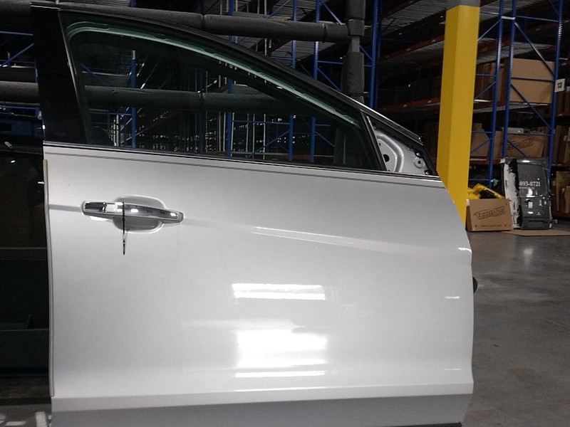 2012 Cadillac SRX Right Front Door Silver OEM 392453 111K Miles