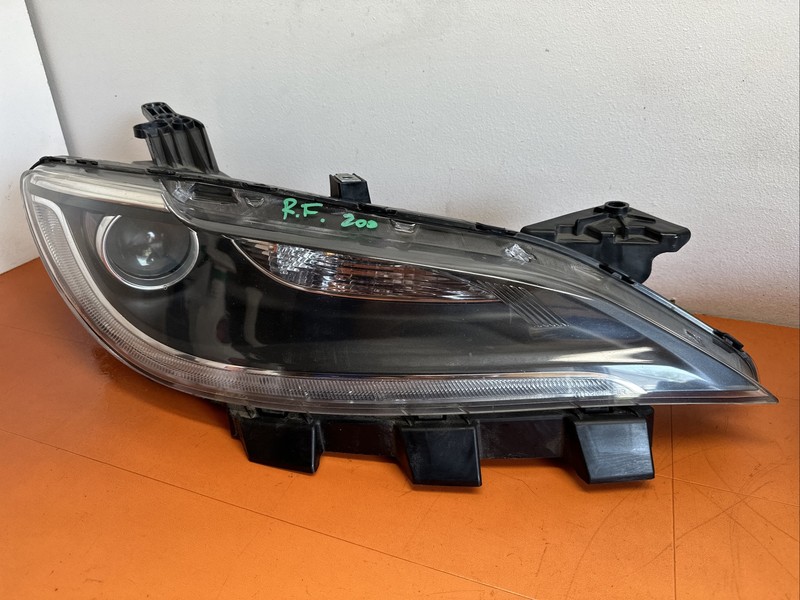 68284783AA | 2016 - 2017 Chrysler 200 Right Halogen Headlight W/ LEDOEM RH RF