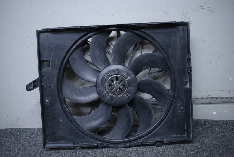 2004 2005 2006 2007 2008 2009 BMW 750 RADIATOR COOLING FAN1742 7514181 645 530