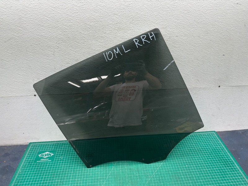 06-11 Mercedes-Benz ML350 W164 - REAR RIGHT PASSENGER SIDE DOOR WINDOW GLASS OEM