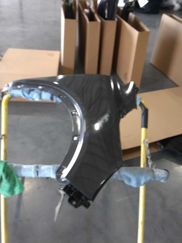Used Front Right Fender fits: 2017 Kia Sorento black moulding Front Right Grade