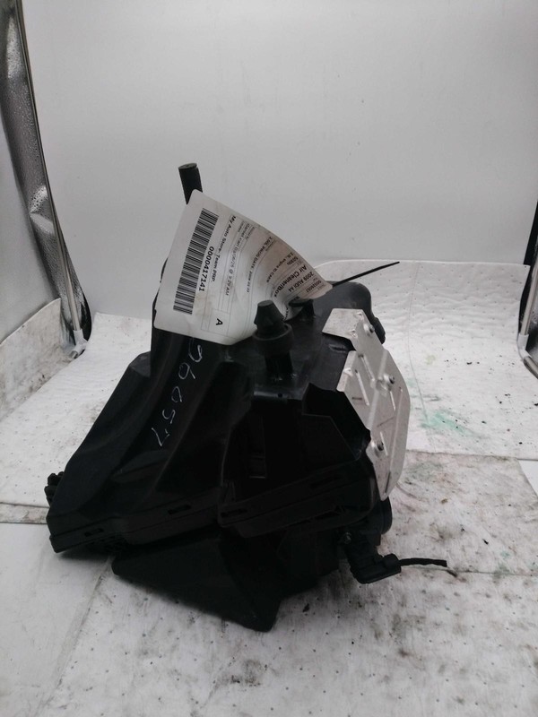 2009 Audi A4 Air Cleaner Assembly OEM 8R0133837S 2.0L 109k Miles