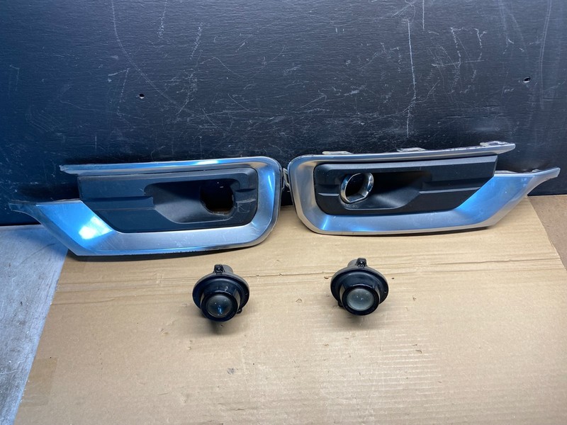 2013 to 2016 GMC Acadia Right+Left Fog Light Bezel Trim OEM AE4590 DG