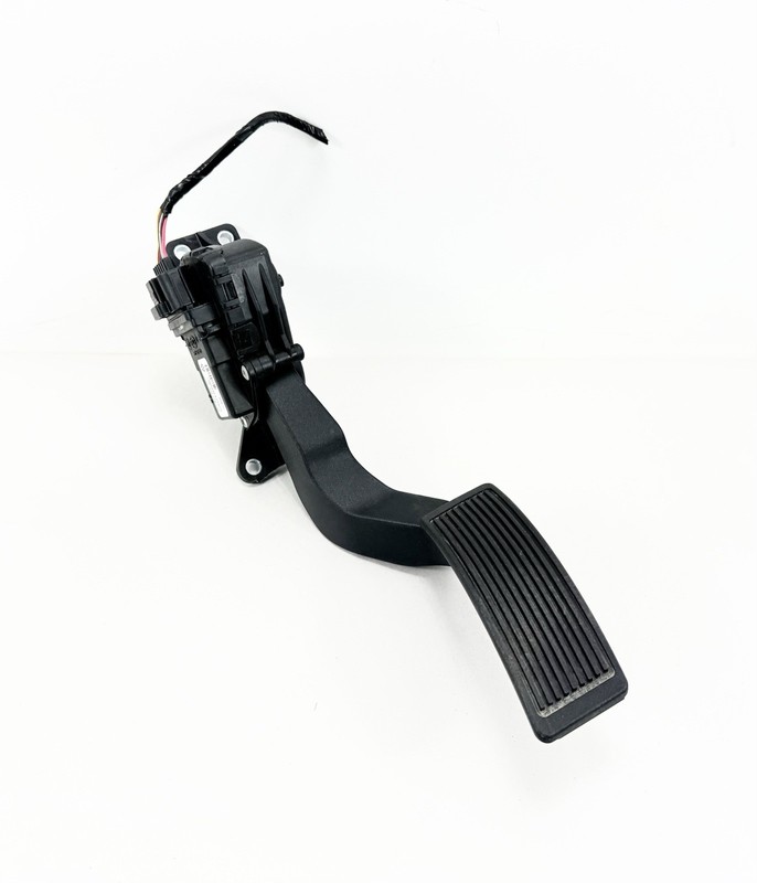 2004-2005 Dodge Durango 5.7L Hemi Accelerator Gas Pedal Assembly OEM 52021705AC