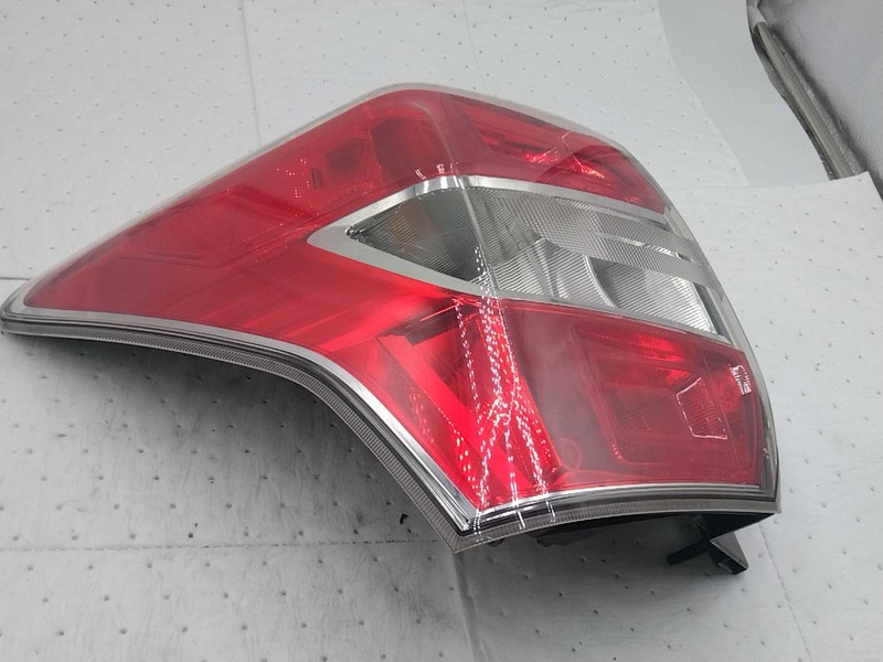 2015 Subaru Forester Left Tail Light Assembly Grey OEM 303867 153K Miles