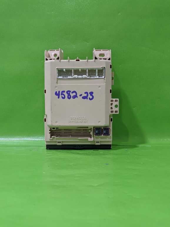 04 05 06 LEXUS RX330 INTERIOR FUSE JUNCTION BOX OEM 4582-23