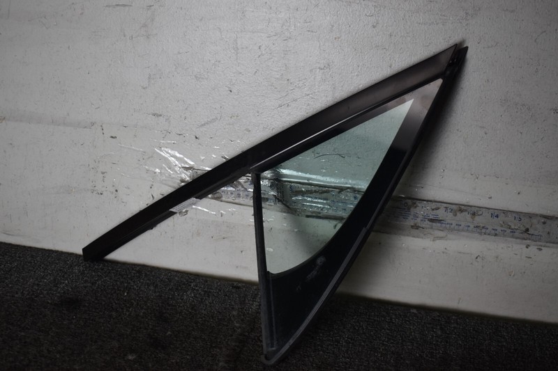 2011-2018 VOLKSWAGEN FRONT RIGHT SIDE DOOR VENT GLASS FACTORY OEM