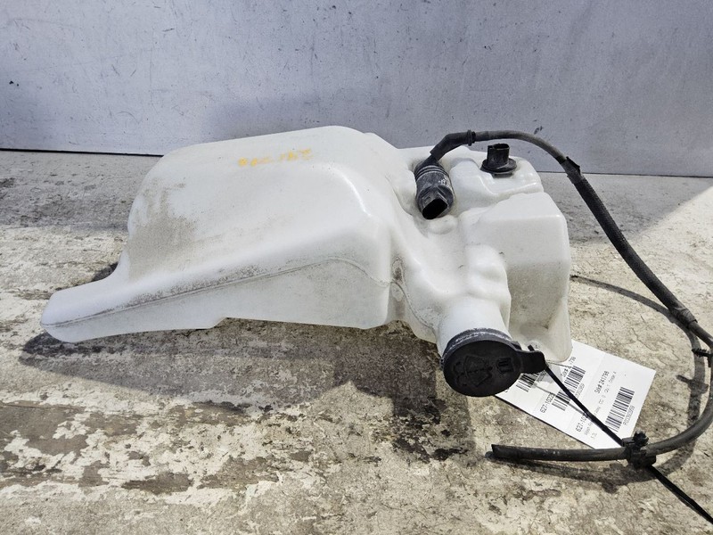 Wash Reservoir Fits 20-23 SILVERADO 2500 PICKUP 3392959