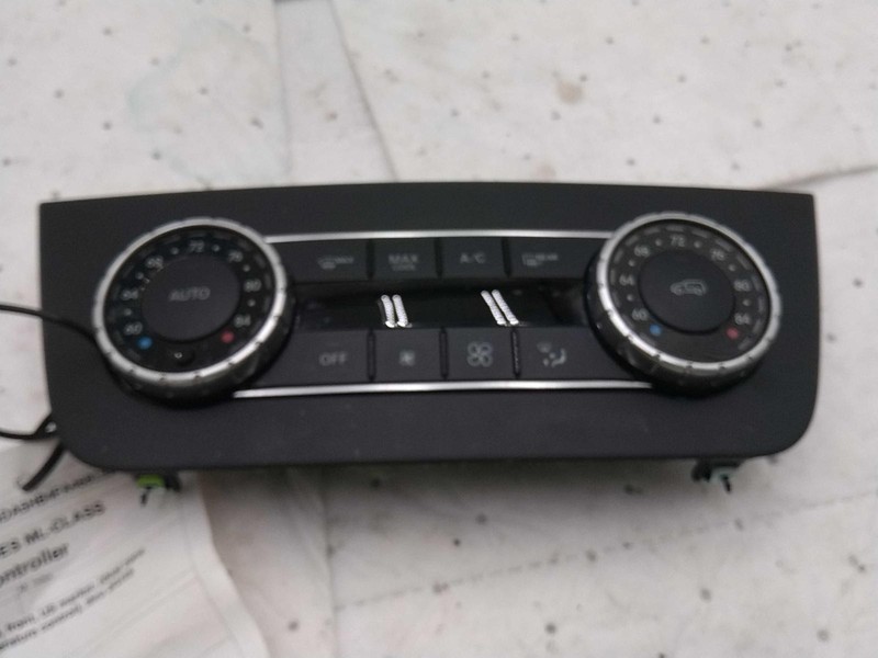 2015 Mercedes-Benz ML-Class A/C Selector Switch OEM Black 1669000406