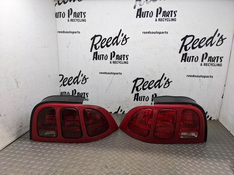 96-98 Mustang Gt Taillights Tail Light Set Pair Lh Rh 1190482
