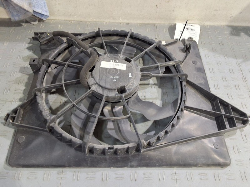 2013-2019 Hyundai Santa Fe Radiator Fan Motor Fan Assembly LWB 3.3L