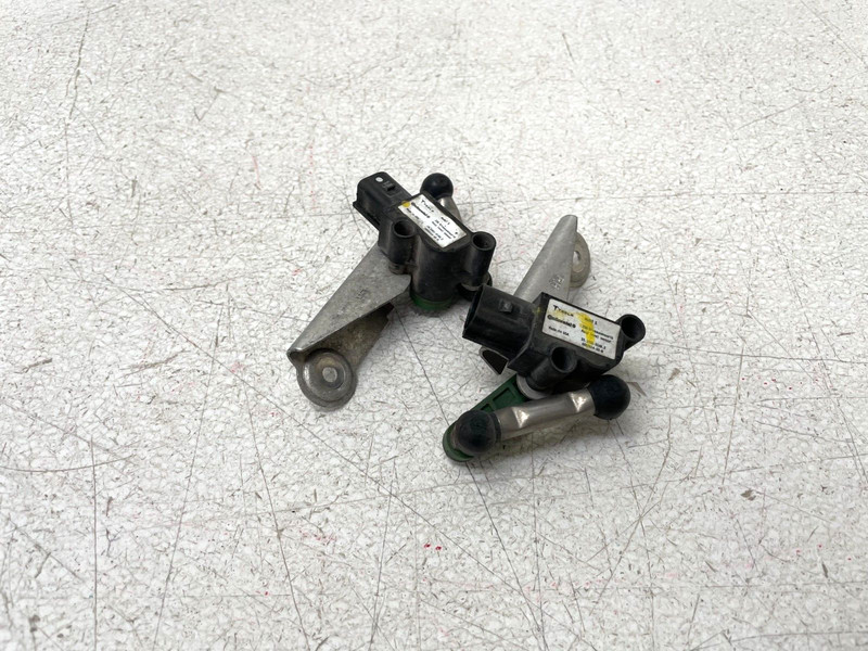 12-20 Tesla Model S Front Right Left Air Suspension Height Level Sensor 1353 OEM