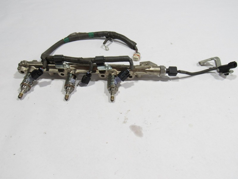 15-19 Lexus RC 350 2017 3.5L AWD Right Fuel Injection Rail W/ 3 PCS Injector ;:Y