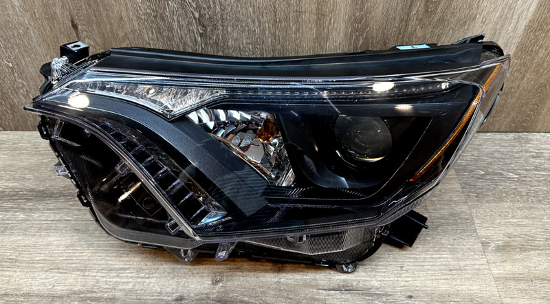 2016-2018 TOYOTA RAV4LEFT DRIVER LHHEADLIGHT ASSY OEM 811500R180