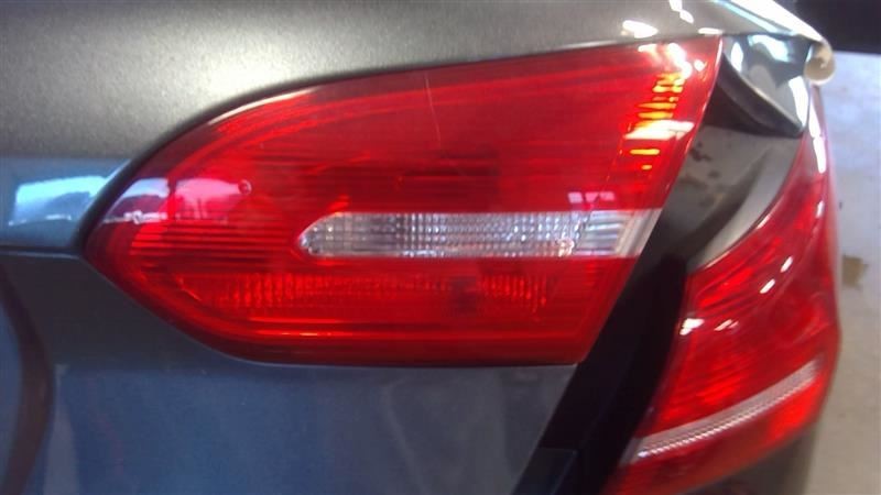 Passenger Tail Light Sedan Inner Lid Mounted Fits 15-18 FOCUS 3358629