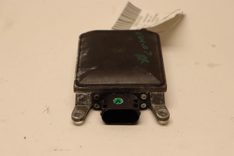 2015-2016 HYUNDAI GENESIS SEDAN REAR RIGHT BLIND SPOT SENSOR MODULE OEM