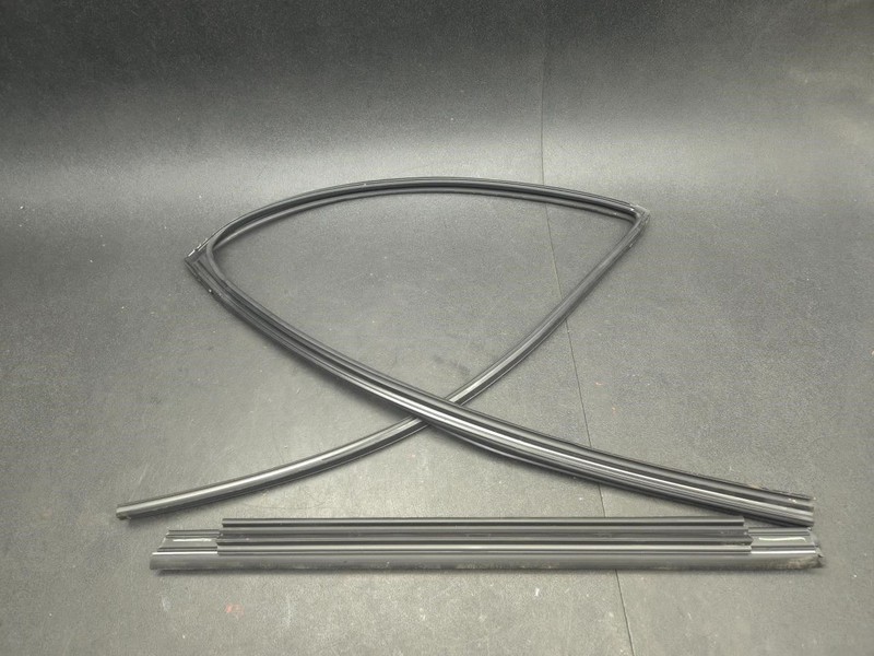2PC Rear Right Door Window Run + Belt Weatherstrip Set 2023 Toyota RAV4 19 - 25