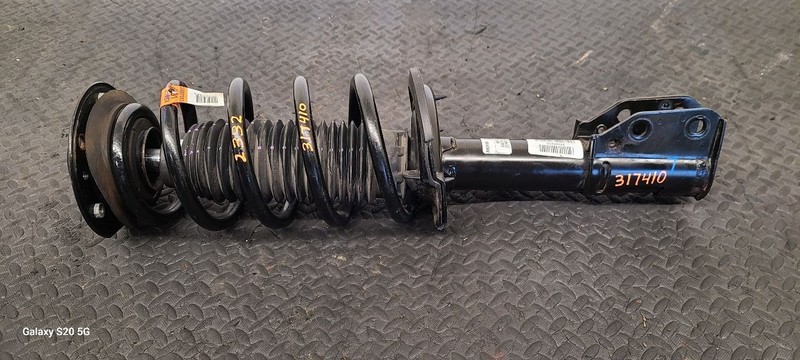 10-17 Chevrolet Equinox 2.4L Front Left Suspension Strut Assembly OEM 20909156