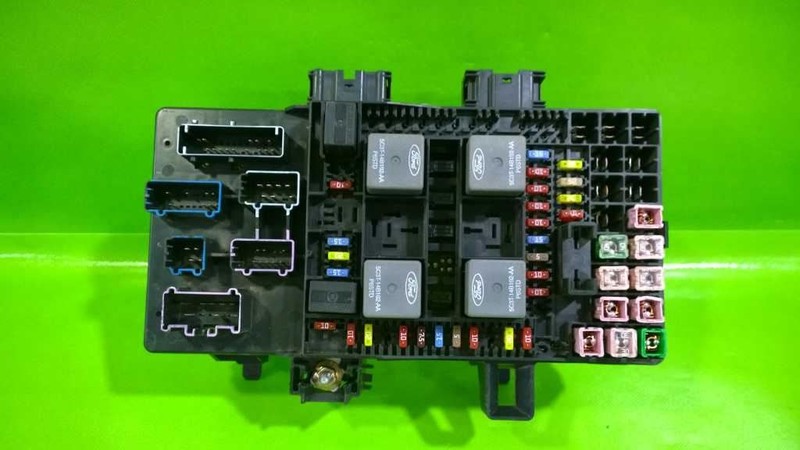 05 F150 FUSE RELAY BOX OEM 4427-4
