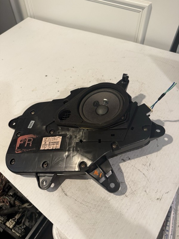 98-05 LEXUS GS300 RIGHT PASSENGER FRONT DOOR SPEAKER 86150-30290 OEM