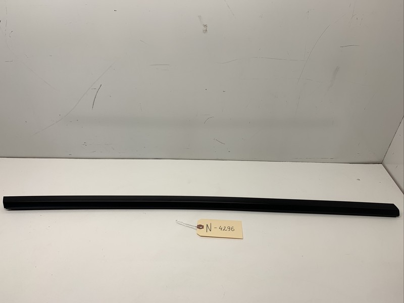 2020-2023 Tesla Model Y front RH door belt molding trim OEM 4296 U8