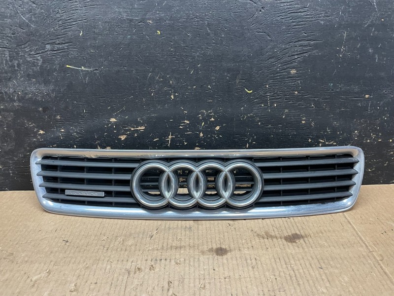 2000 to 2002 Audi A4 Upper Front Grill Grille OEM y9644 DG