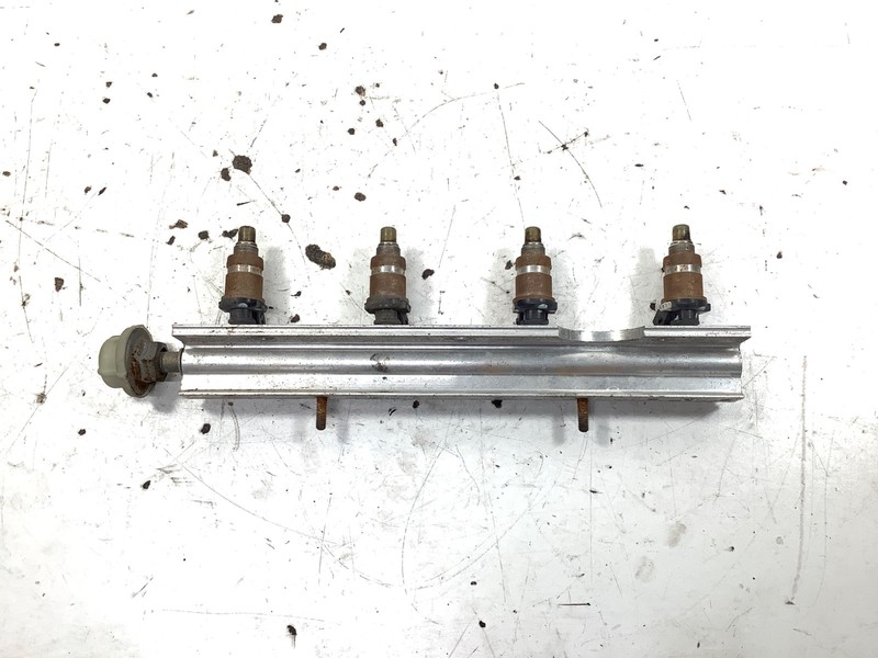 92-00 Honda Civic JDM D15B Fuel Rail w/ Injector OEM