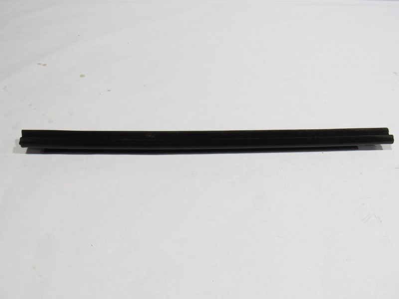 10-20 Bentley Mulsanne 2012 Rear Right Door Window Weatherstrip Seal @1