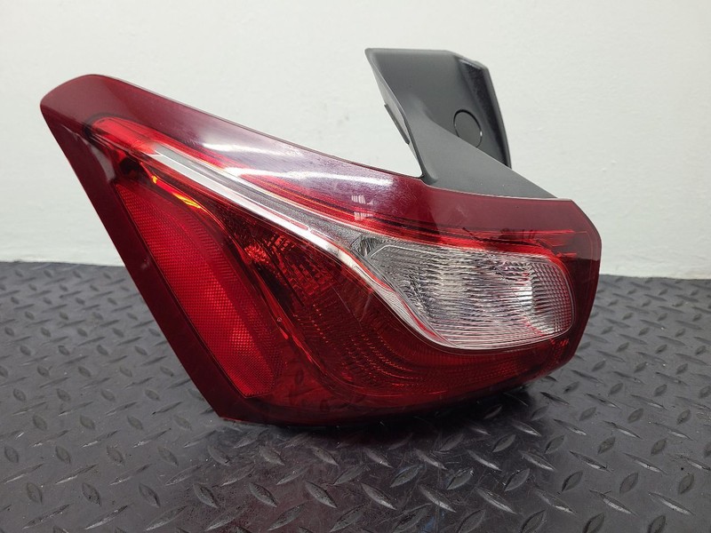 20-21 Chevrolet Equinox Left Tail Lamp Quarter Mounted W/O Led OEM 84769835