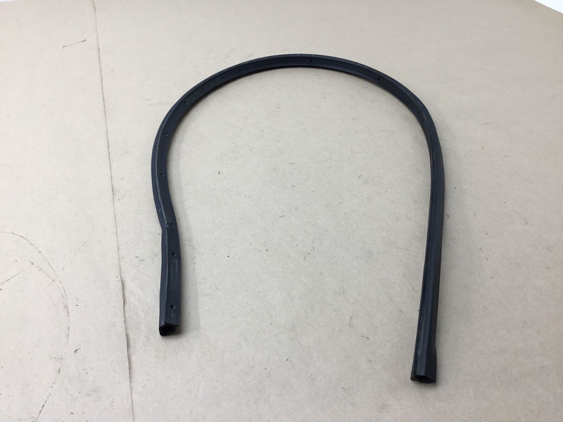 Chevrolet Corvette 2Lt 2014 Front Windshield Cowl Weather Strip Seal 14-19 :M