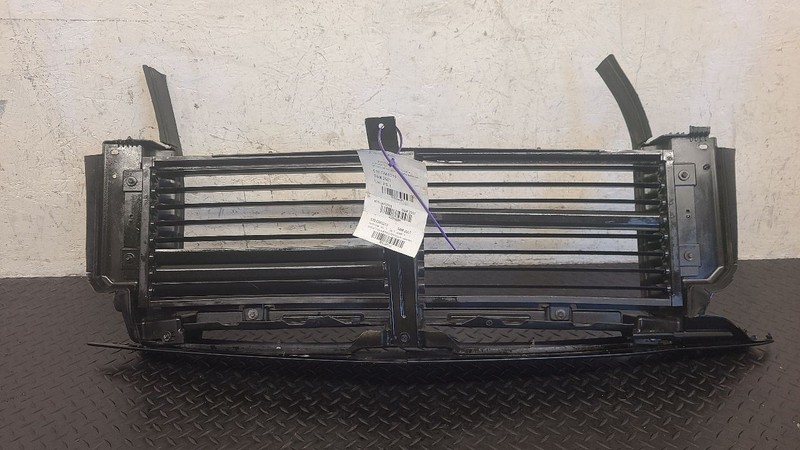 18-21 Chevrolet Traverse Upper Active Air Shutter Assembly OEM 84646340