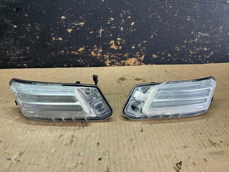 2010 to 2013 Volvo XC60 Left+Right Set Daytime Running Lamp Fog Lights Y9682 DG