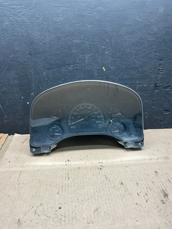 2003 to 2007 Chevrolet Express Speedometer Cluster Gauge L1688 OEM DG